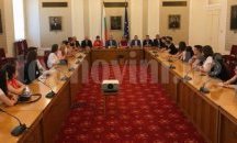 Петрички деца гостуваха в парламента