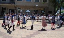 Стотици отпразнуваха с Кали и Джина Стоева събора "Видовден" (ВИДЕО)