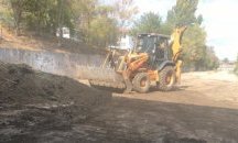 Продължава почистването на речни корита в София