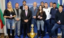 Министър Кралев връчи почетни медали на призьорите от Световното първенство по кикбокс