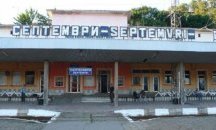 28 мигранти са били заловени във влак в гара Септември