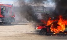Мъж се запали и изгоря в колата си