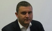 Горанов: Няма да вдигаме данъците за старите коли, хората са бедни