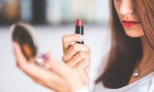 Безумните продукти, за които жените харчат пари
