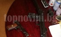 Разбиха група за търговия с оръжия (СНИМКИ)