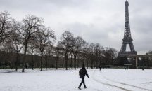 Затвориха Айфеловата кула в очакване на снежна буря