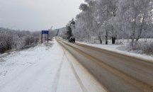 Вадиха от преспите закъсал автобус с деца