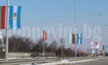 Над 300 нови знамена се веят в Пловдив за Трети март (СНИМКИ)