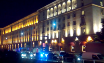 Пожар до бившия хотел "Шератон" вдигна столичната пожарна на крак (ВИДЕО)