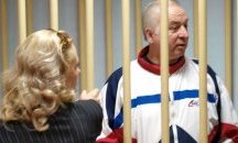 Скрипал отровен в дома си, гласи нова версия на британската полиция