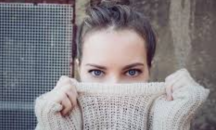 11 дрехи и аксесоари, които ни състаряват