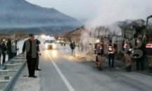 13 загинали при катастрофа между автобус и камион в Турция (СНИМКИ)