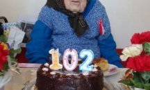Баба Джена, жителка на община Карнобат, отпразнува 102-ия си рожден ден