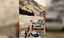 Лавина помете паркинг под Елбрус (ВИДЕО)