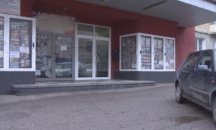 Остава тежко състоянието на жената, залята с киселина