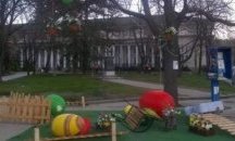Вандали унищожиха украсата за Великден в Благоевград