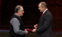 Васил Михайлов с почетен знак за заслуги навръх 80-годишния си юбилей (СНИМКИ)