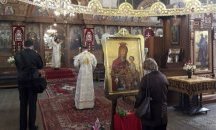 Вярващи се стичат да се поклонят пред чудотворна икона на Богородица в Шумен