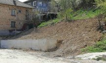 Свлачище заплашва да погълне дворове в Шумен