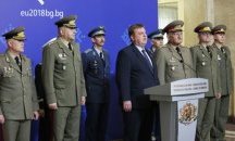 Министърът на отбраната поздрави българските контингенти по случай 6 май