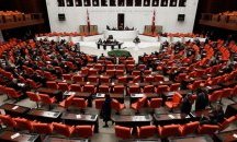 Турският парламент ще гласува дали да удължи извънредното положение в страната