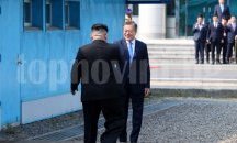 Лидерите на Северна и Южна Корея си стиснаха ръцете (СНИМКИ)