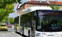 Мъж бе заклещен от вратите на автобус в София