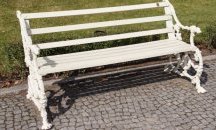Повредиха нови пейки във видински парк
