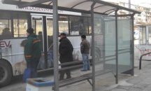 Вандали потрошиха спирки във Варна