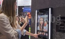 Представиха смарт огледало за красота (СНИМКИ)