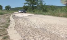 Разбит път води до детски лагер в Обзор