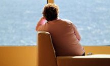 Жените започват да се чувстват "невидими" от 45 години, мъжете - на 47