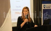 Ангелкова ще проведе работна среща с бранша за обобщаване на летния сезон