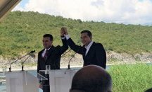 Гръцкият парламент гласува Преспанското споразумение, фермери блокират "Кулата - Промахон"