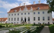 Макрон и Меркел обсъждат миграционната политика на ЕС на среща край Берлин