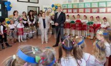 Радев удостои с плакет „Св. св. Кирил и Методий“ българското училище в Братислава