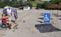 Провериха плажовете в Бургас дали са достъпни за хора с увреждания