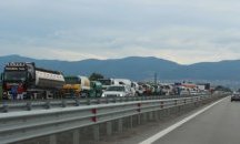 Колони цистерни около София - част от протеста на търговците на горива