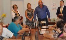 Обучават пенсионери да работят с компютри в Община Несебър