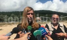 Ангелкова констатира лично незаконни обекти на плаж „Шкорпиловци-юг“