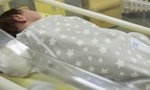 Чувалчета с кауза смениха завивките на бебетата в болница в Русе