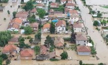 Отводняването на засегнатите имоти в Роман продължи и през нощта