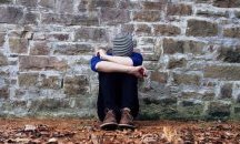 Гени предразполагат хората към самота, същите отговарят за затлъстяването