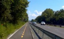 Бургаски колоездачи почистиха обраслата велоалея към "Крайморие"