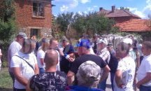 Джамбазки настоя за закриване на бежанските центрове, посети Шарково (СНИМКИ)