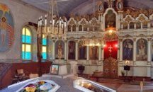 Поклонници се стичат за чудотворното аязмо в манастира "Света Марина"