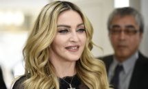 Мадона нареди децата си за снимка в Малави