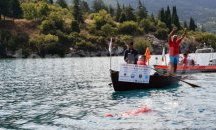 Яне Петков подобри рекорд на Гинес, като плува в чувал с вързани ръце и крака (СНИМКИ)