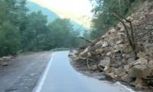 Опасни свлачища блокираха пътя към Рилския манастир