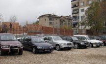 Подпалиха три коли в автокъща във Враца